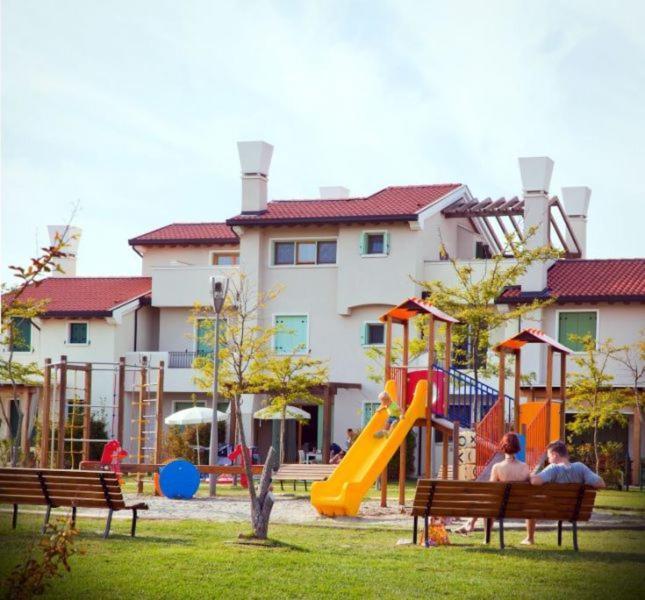 Villaggio A Mare Порто-Санта-Маргерита-ди-Каорле Экстерьер фото